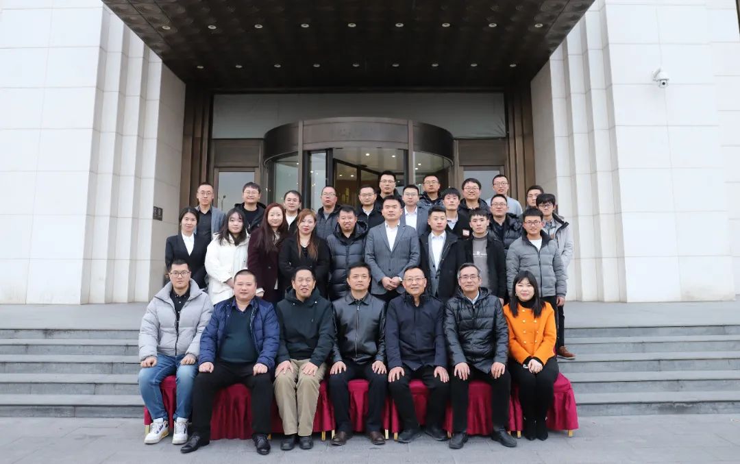 團結一心、其利斷金—偉杰信營銷中心新年動員大會順利舉行